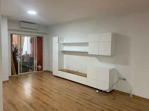 Tirane, jepet me qera apartament 2+1 Kati 3, 85 m² 600 € (Yzberisht.)