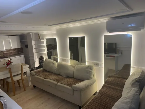 Tirane, jepet me qera apartament duplex Dublex Kati 1, 530 € (Tribeca Bar ne Bllok)