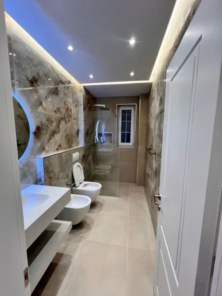 Tirane, jepet me qera apartament 2+1+Ballkon Kati 4, 98 m² 1.000 € (Rruga Sulejman Pasha)