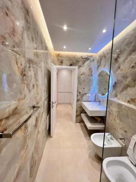 Tirane, jepet me qera apartament 2+1+Ballkon Kati 4, 98 m² 1.000 € (Rruga Sulejman Pasha)