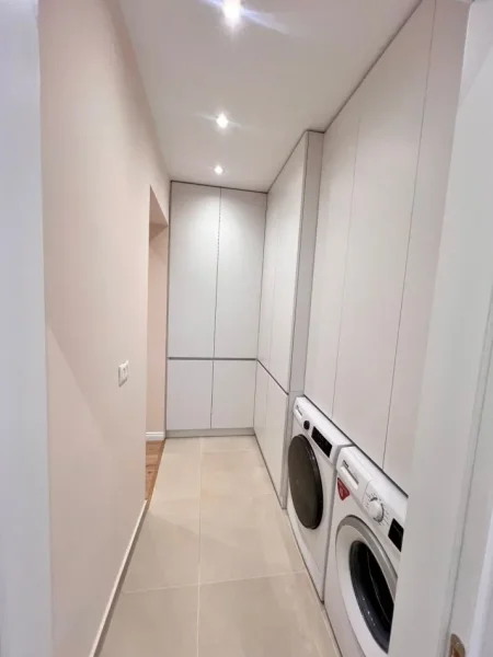 Tirane, jepet me qera apartament 2+1+Ballkon Kati 4, 98 m² 1.000 € (Rruga Sulejman Pasha)
