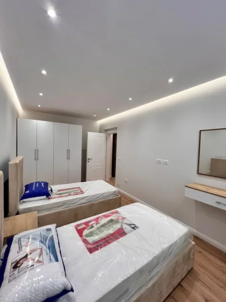 Tirane, jepet me qera apartament 2+1+Ballkon Kati 4, 98 m² 1.000 € (Rruga Sulejman Pasha)