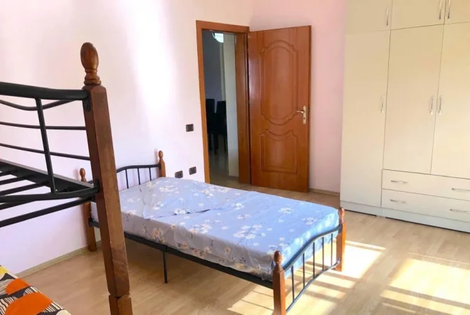 Tirane, jepet me qera apartament 2+1+Ballkon Kati 3, 105 m² 370 € (Rruga Jordan Misja)