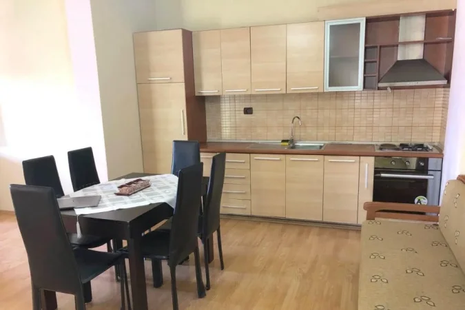 Tirane, jepet me qera apartament 2+1+Ballkon Kati 3, 105 m² 370 € (Rruga Jordan Misja)