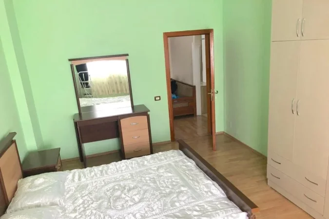 Tirane, jepet me qera apartament 2+1+Ballkon Kati 3, 105 m² 370 € (Rruga Jordan Misja)
