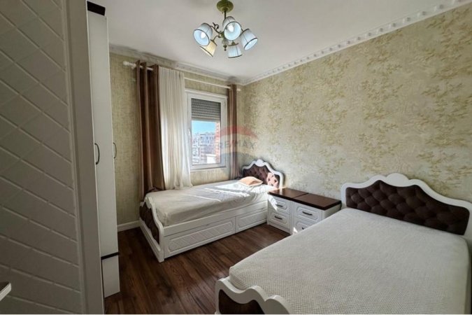 Tirane, jepet me qera apartament 2+1+Ballkon , 130 m² 900 € (Unaze e Re, Kompleksi Sima Com)
