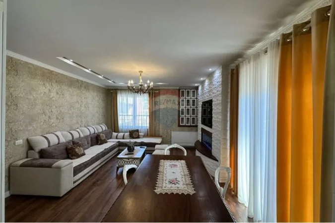 Tirane, jepet me qera apartament 2+1+Ballkon , 130 m² 900 € (Unaze e Re, Kompleksi Sima Com)