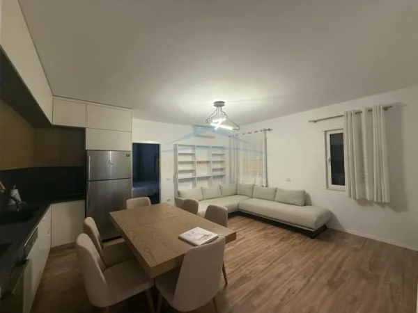 Tirane, shitet apartament 3+1+Ballkon Kati 4, 131 m² 141.000 € (FRESK)