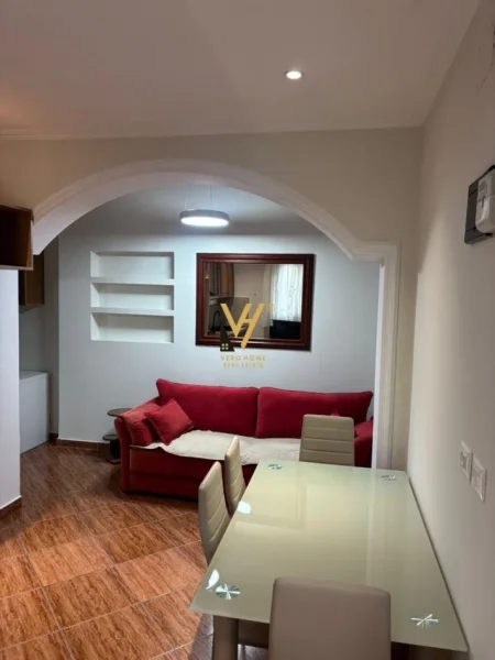 Tirane, jepet me qera apartament 1+1+Ballkon Kati 1, 60 m² 450 € (5 MAJI)