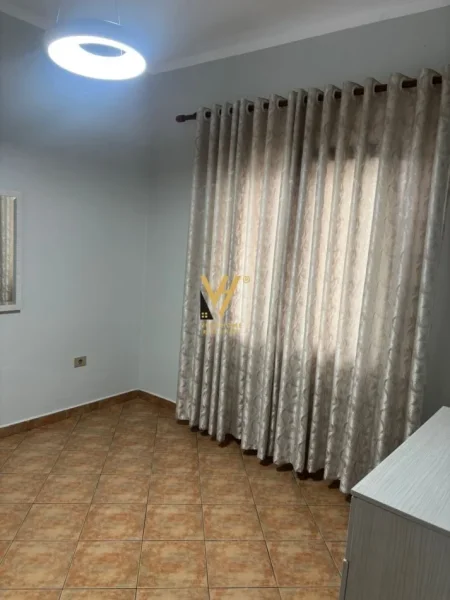 Tirane, jepet me qera apartament 1+1+Ballkon Kati 1, 60 m² 450 € (5 MAJI)