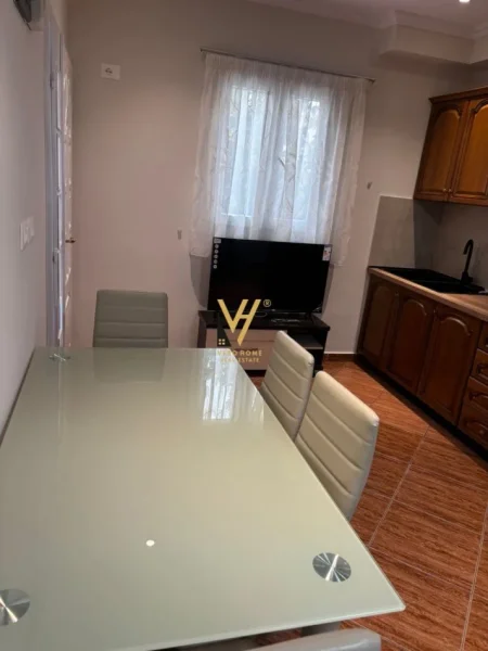 Tirane, jepet me qera apartament 1+1+Ballkon Kati 1, 60 m² 450 € (5 MAJI)