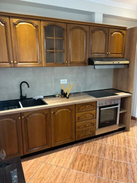 Tirane, jepet me qera apartament 1+1+Ballkon Kati 1, 60 m² 450 € (5 MAJI)