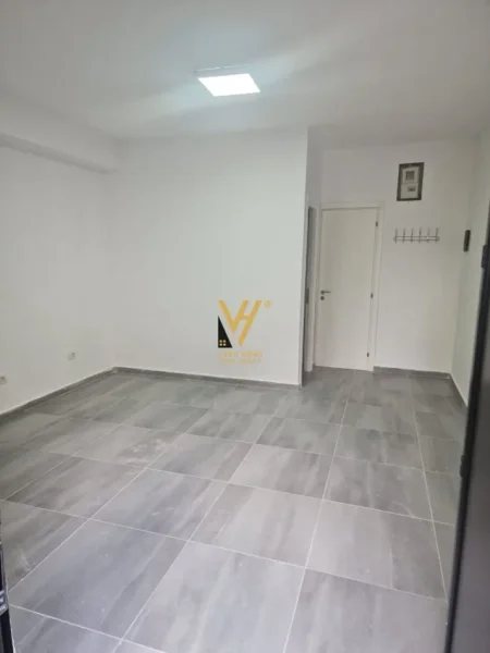 Tirane, jepet me qera ambjent biznesi Kati 0, 30 m² 450 € (QENDER)
