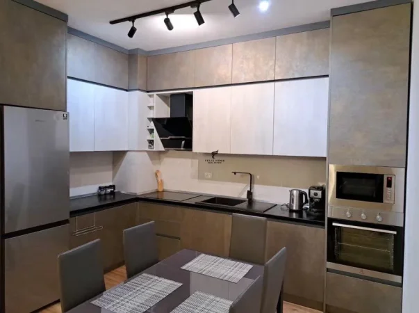 Tirane, jepet me qera apartament 1+1 Kati 8, 100 m² 1.250 € (PAZARI I RI)
