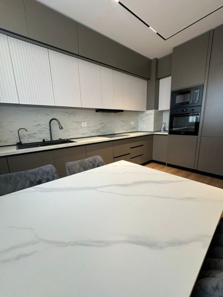 Tirane, shitet apartament 2+1 , 105 m² 210.000 € 