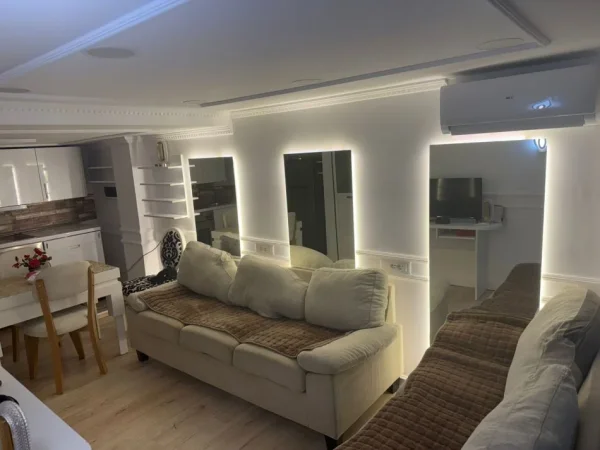 Tirane, jepet me qera apartament duplex 1+1 Kati 1, 60 m² 530 € (blloku)