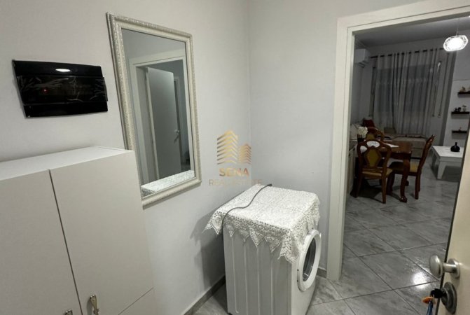 Tirane, jepet me qera apartament 2+1+Ballkon Kati 1, 78 m² 500 € (Rruga Teodor Keko)