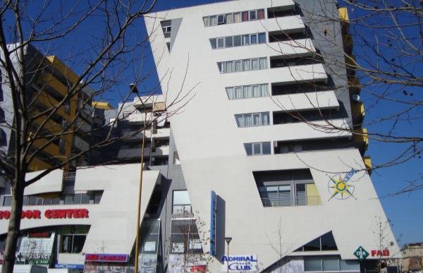 Tirane, jepet me qera ambjent biznesi Kati 1, 30 m² 350 € (Tek Condor Center)