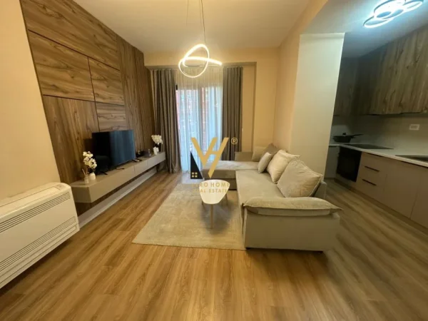 Tirane, jepet me qera apartament 1+1+Ballkon Kati 14, 87 m² 1.100 € (GARDEN BUILDING, RRUGA E KAVAJES)