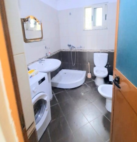 JEPET ME QERA APARTAMENT 2+1 RRUGA ELBASANIT 400 MIJE LEKE/MUAJ I DISKUTUESHEM - 0 KOMISION