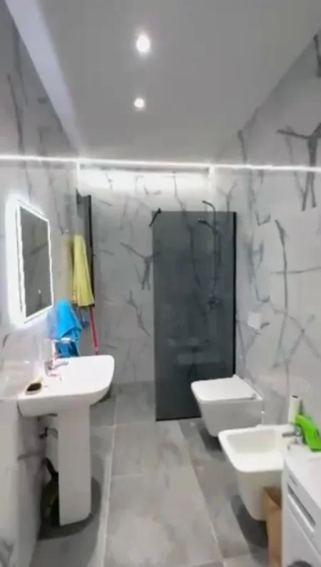Tirane, jepet me qera apartament 2+1+Ballkon Kati 4, 125 m² 850 € (Fusha Aviacionit)