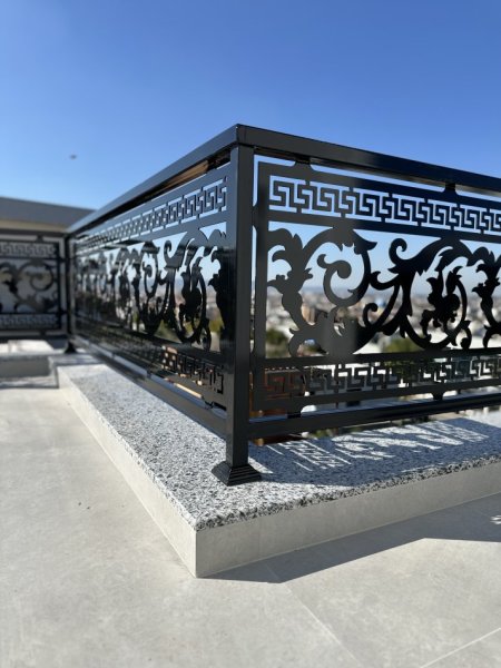 Tirane, oferte Kangjellë hekuri me prerje lazer – elegancë dhe qëndrueshmëri