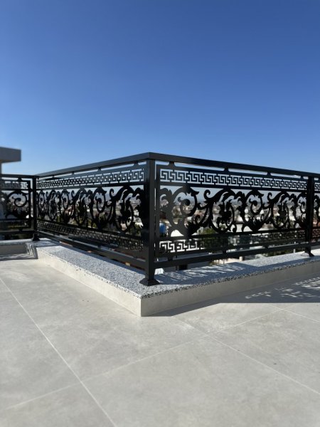 Tirane, oferte Kangjellë hekuri me prerje lazer – elegancë dhe qëndrueshmëri