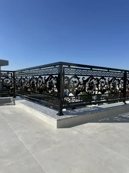 Tirane, oferte Kangjellë hekuri me prerje lazer – elegancë dhe qëndrueshmëri