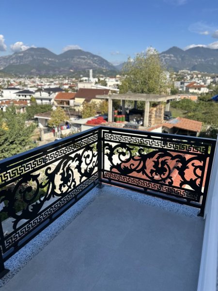 Tirane, oferte Kangjellë hekuri me prerje lazer – elegancë dhe qëndrueshmëri