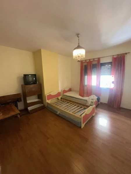 Durres, shes apartament 2+1+Ballkon Kati 6, 105 m² 90.000 € (KUSHTRIMI LIRIS)