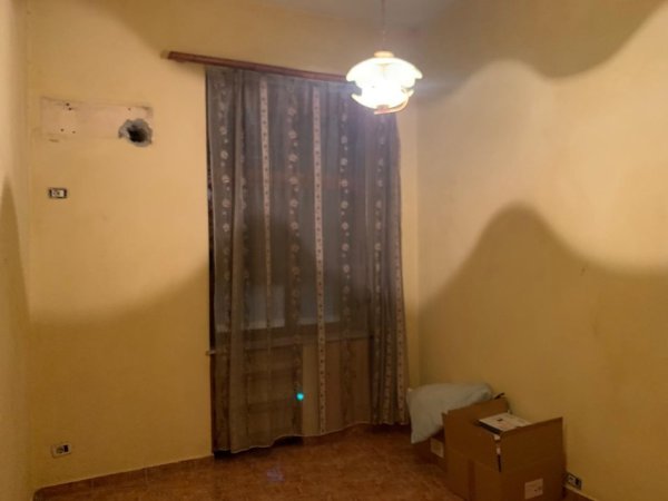 Tirane, jepet me qera zyre Kati 1, 150 m² 1.500 € (jordan misja)