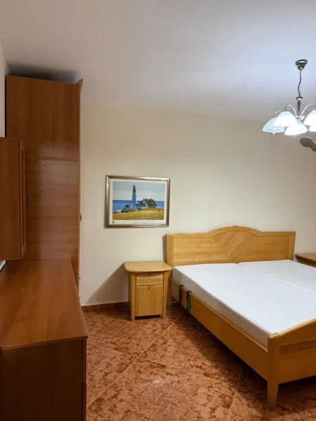 Tirane, jepet me qera apartament 2+1 Kati 1, 75 m² 600 € (ALI DEMI)