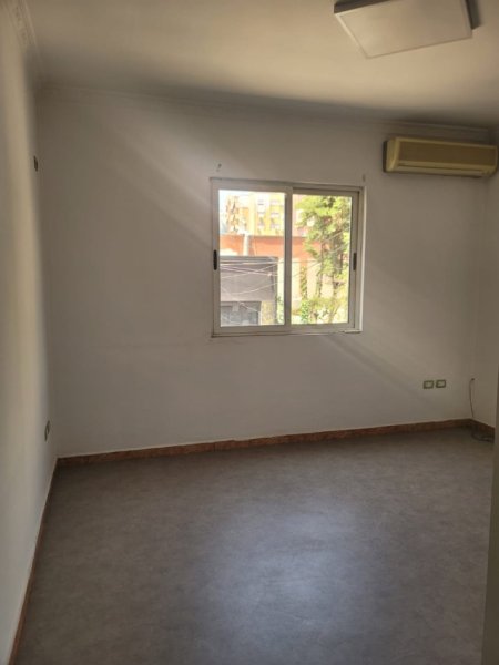 Tirane, jepet me qera zyre Kati 1, 220 m² 1.500 € (LAPRAKE)