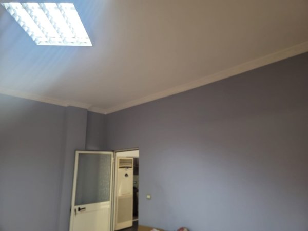 Tirane, jepet me qera zyre Kati 1, 220 m² 1.500 € (LAPRAKE)
