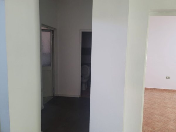 Tirane, jepet me qera zyre Kati 1, 220 m² 1.500 € (LAPRAKE)