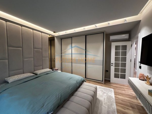 Tirane, jepet me qera apartament 3+1 Kati 2, 130 m² 3.200 € (Teg , Sofia)