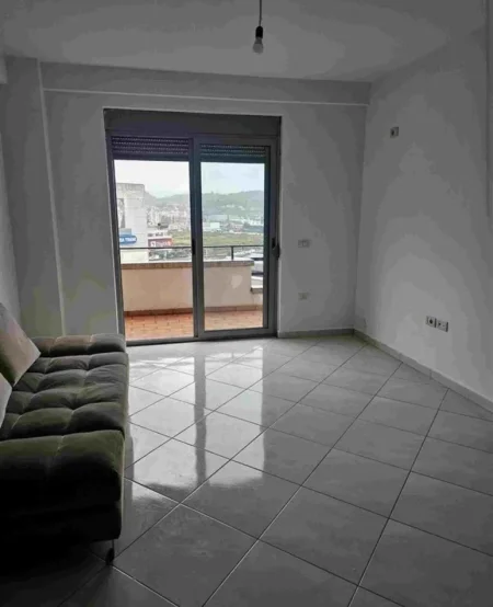 Tirane, shitet apartament 1+1 Kati 8,