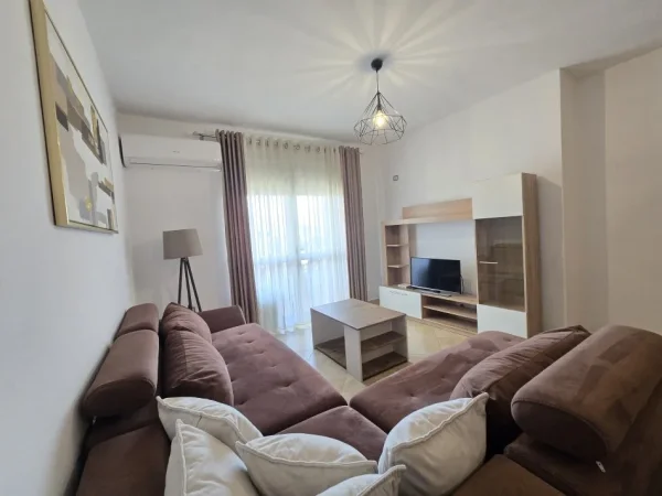 Tirane, jepet me qera apartament 2+1+Ballkon Kati 5, 106 m² 450 € (Rruga, Besim, Alla)
