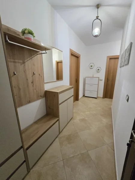 Tirane, jepet me qera apartament 2+1+Ballkon Kati 5, 106 m² 450 € (Rruga, Besim, Alla)