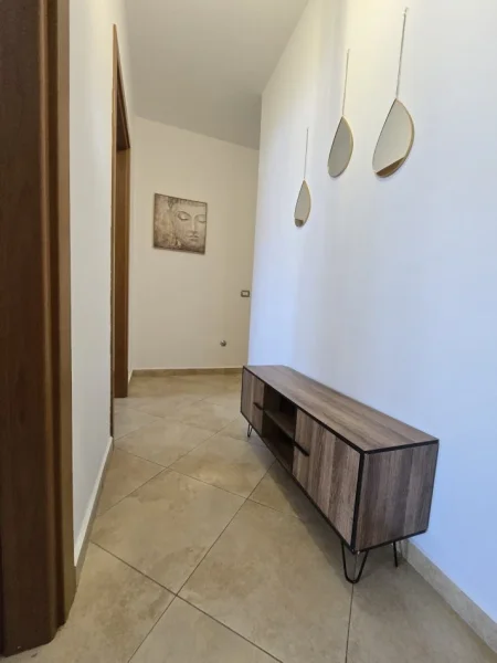 Tirane, jepet me qera apartament 2+1+Ballkon Kati 5, 106 m² 450 € (Rruga, Besim, Alla)