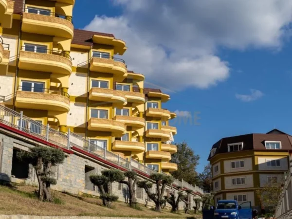 Tirane, shitet apartament 1+1+Ballkon Kati 2, 80 m² 125.000 € (Farkë)