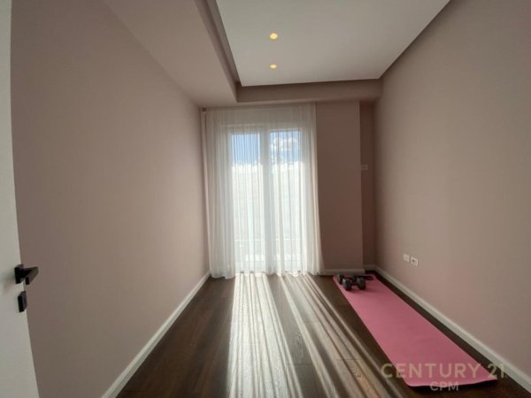 Tirane, jepet me qera apartament 2+1+Aneks+Ballkon Kati 9, 95 m² 1.100 € (Komuna Parisit)