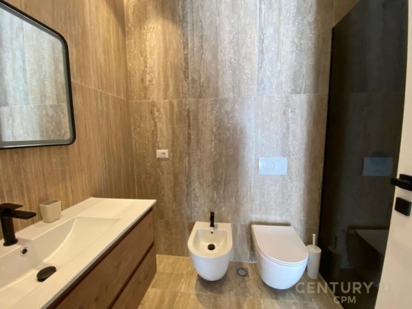 Tirane, jepet me qera apartament 2+1+Aneks+Ballkon Kati 9, 95 m² 1.100 € (Komuna Parisit)