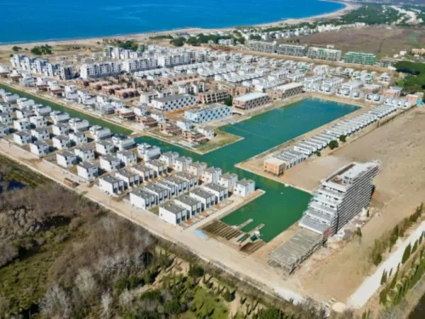 Durres, shitet apartament 3+1+Ballkon Kati 3, 291 m² 800.000 € (Gjiri i Lalzit)