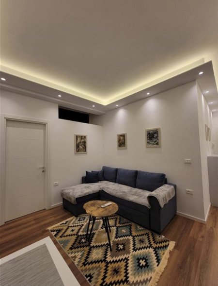 Tirane, jepet me qera apartament 1+1 Kati 1, 70 m² 600 € (rruga durresit)