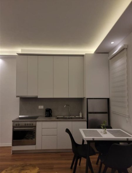 Tirane, jepet me qera apartament 1+1 Kati 1, 70 m² 600 € (rruga durresit)