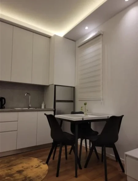 Tirane, jepet me qera apartament 1+1 Kati 1, 70 m² 600 € (rruga durresit)