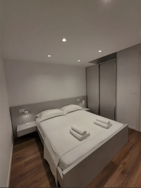 Tirane, jepet me qera apartament 1+1 Kati 1, 70 m² 600 € (rruga durresit)