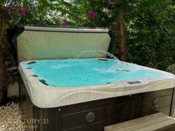 Vlore, jepet me qera Vile 1 Katshe Kati 1, 300 m² 55.000 € (Rezidenca Olea , Dhermi)