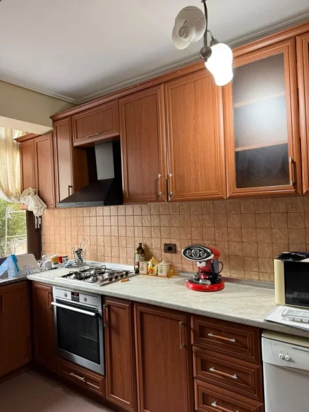 Tirane, jepet me qera apartament 2+1 Kati 1, 80 m² 600 € (ali demi)